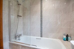 23 Redwood Bathroom1