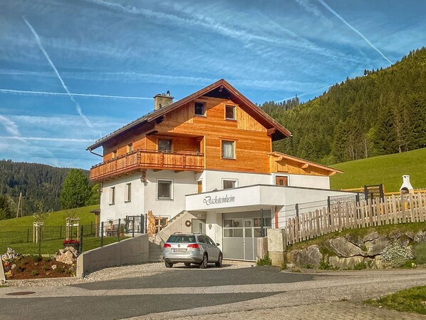 Außenseite Ferienhaus [Sommer]