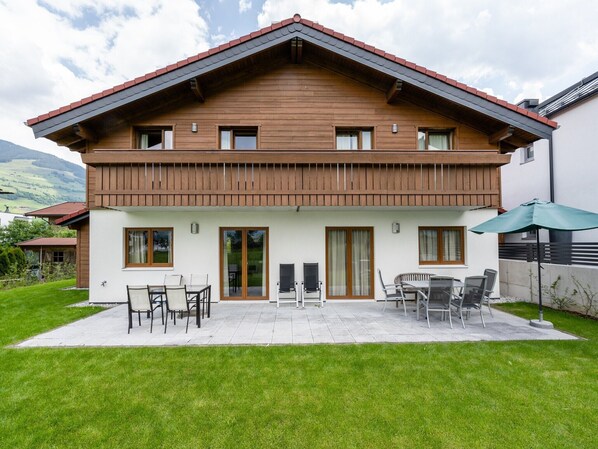 Außenseite Ferienhaus [Sommer]