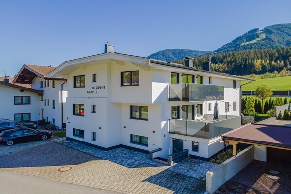 Außenseite Ferienhaus [Sommer]