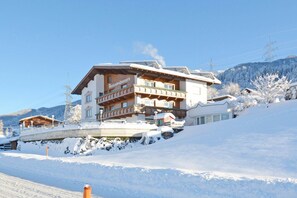 Außenseite Ferienhaus [Winter]