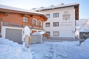 Außenseite Ferienhaus [Winter]