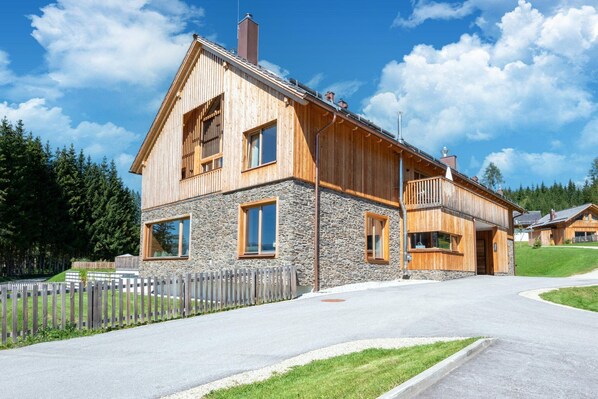 Außenseite Ferienhaus [Sommer]