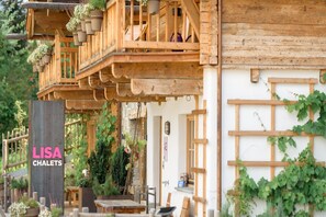 Außenseite Ferienhaus [Sommer]