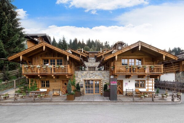 Außenseite Ferienhaus [Sommer]