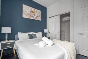 Bedroom - Queen bed