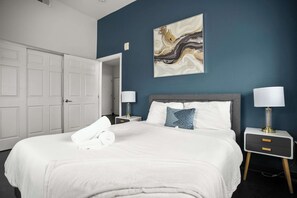 Bedroom - Queen bed