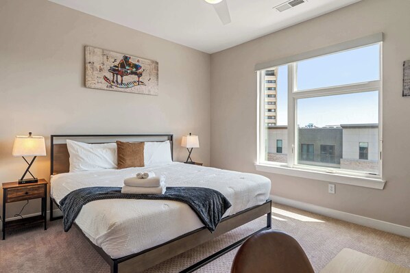 CozySuites - Penrose On Mass with pool and parking #5