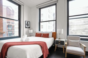 Bedroom - Queen bed