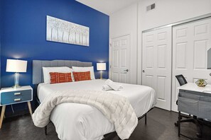 Bedroom - Queen bed