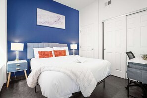 Bedroom - Queen bed