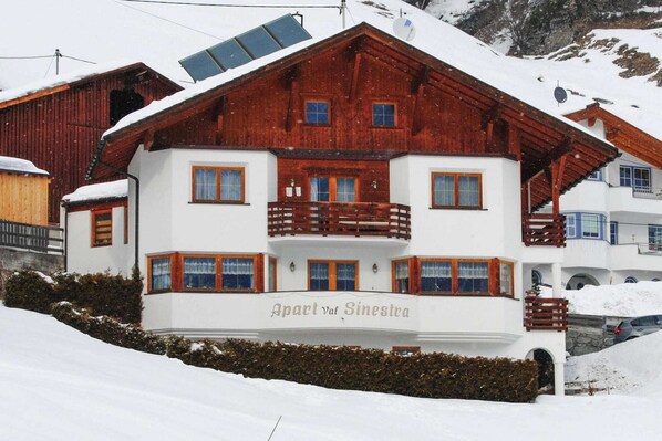 Außenseite Ferienhaus [Winter]