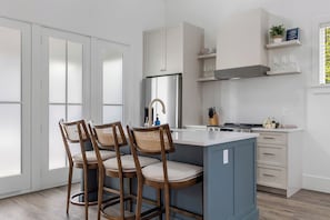 Carolina Carnation | Luxury Southern Escape
