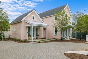 Carolina Carnation | Luxury Southern Escape