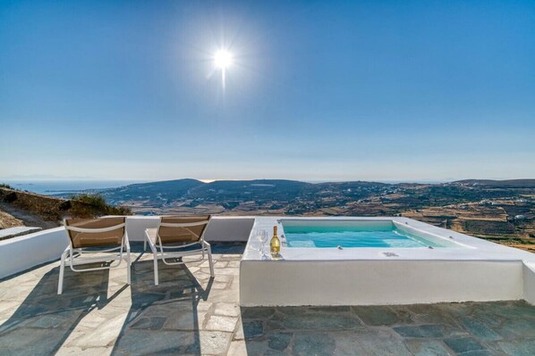 Jacuzzi and seaview