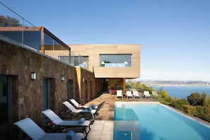 villa and swimming pool