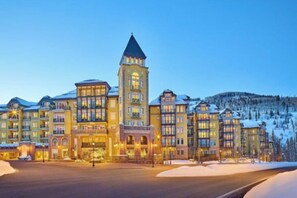 Located in Lionshead Village - Short walk to Eagle Bahn Gondola