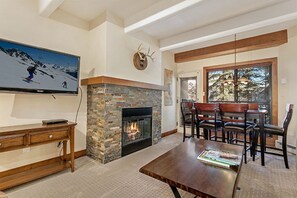 Gas fireplace
