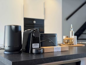 Kaffee und/oder Kaffeemaschine