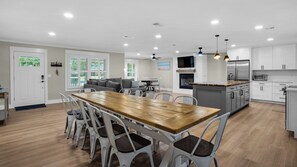 18 Initial Ln: Dining area
