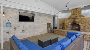 18 Initial Ln: Back Patio