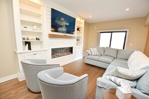 living room w/fireplace