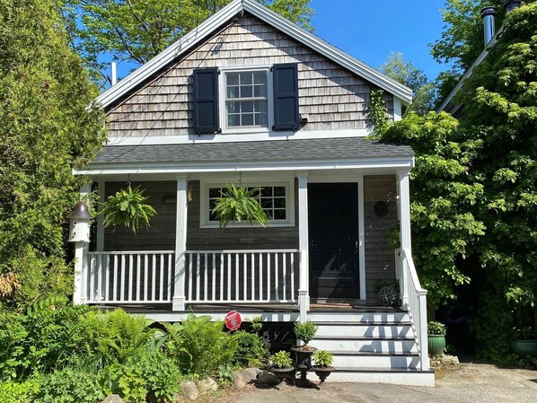 The Captains Cottage in Camden Village is just steps from downtown