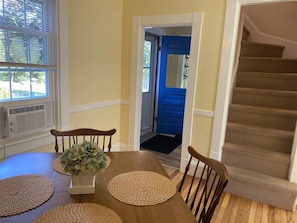 Entrance leading to dining room