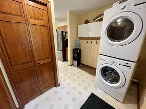 Entrance/Laundry