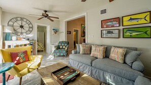 Casita 1 - lots of seating options...