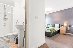 En-suite shower to bedroom 1 with complimentary toiletries provided.