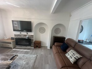 Living Room / Lounge