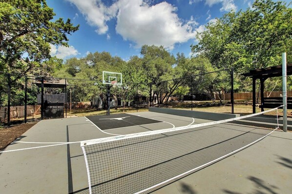Challenge friends on the full pickleball and basketball court. A perfect spot for active fun right at your doorstep in Austin.