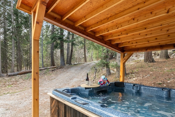 Covered hot tub, comfortably sits 5-6 people