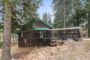 Entry with covered walkway to the front door (covered portion not showing)