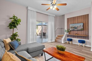 1030LasFuentesDrive(3)
