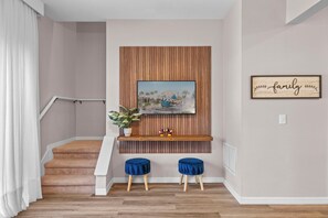 1030LasFuentesDrive(5)