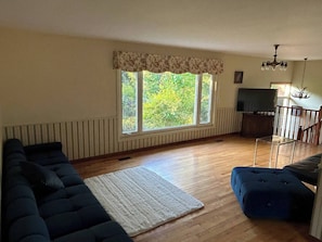 1th Living Room with 2nd sofa bed