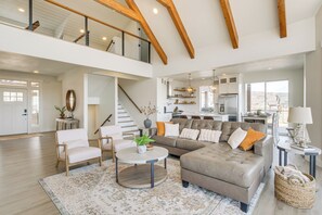 Living Room | Free WiFi | Smart TV | Central A/C | Fireplace | 1st Floor