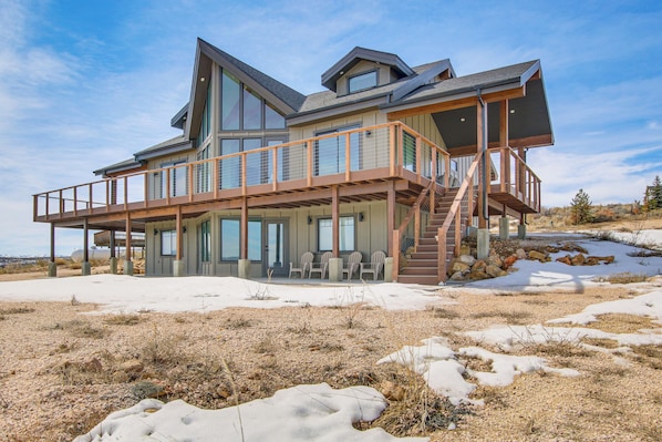 Garden City Vacation Rental | 6BR | 4.5BA | 3,300 Sq Ft | 3 Steps to Enter