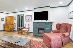 Living Room | Free WiFi | Fireplace