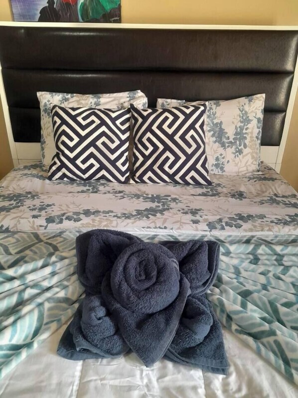 Queen Bed (1)