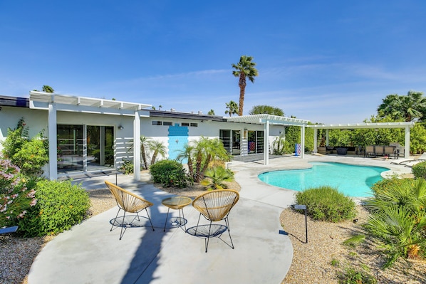 Palm Springs Vacation Rental | 4BR | 2BA | Step-Free Access | 1,600 Sq Ft
