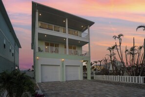 Tw Full Balconies Overlooking Gulf