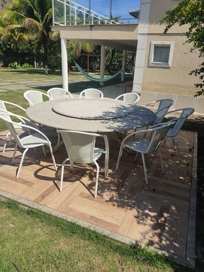 Outdoor dining