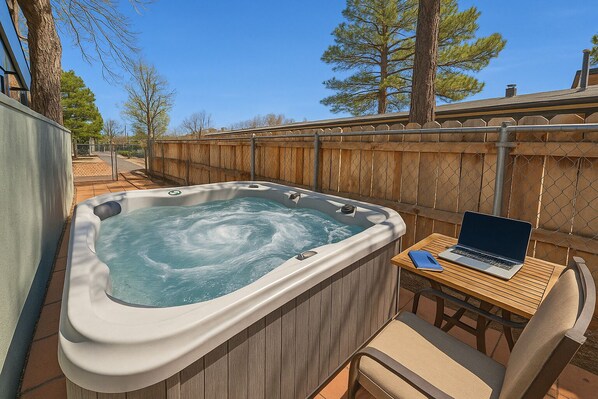 Bain à remous extérieur