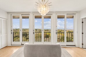 Sitting Area Overlooking the Intracoastal