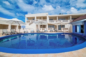 Shared pool! Perfect for a refreshing dip.