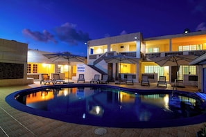 Nighttime reflection. The perfect ambiance.
