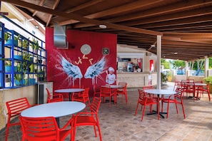 Casual dining under the shade. Enjoy your meal!